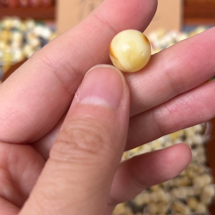 蜜蜡未镶嵌裸石12mm一个