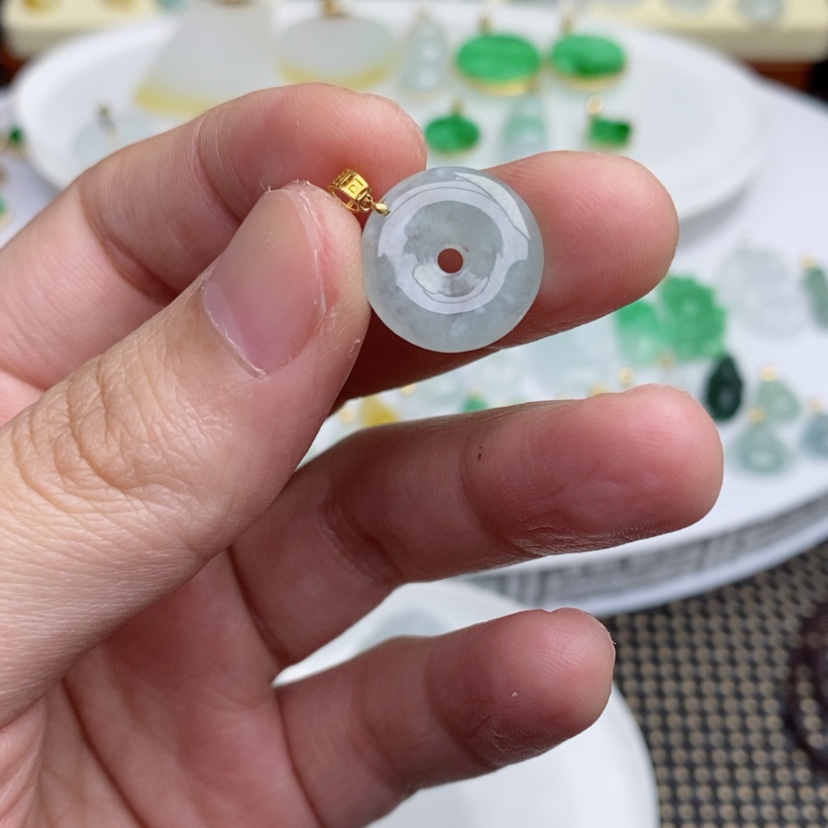 【闪购商品】翡翠吊坠(不含链)18K金镶嵌小扣