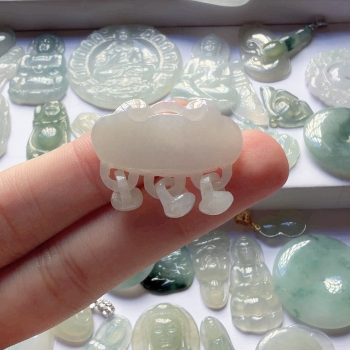 翡翠未镶嵌颈饰翡翠