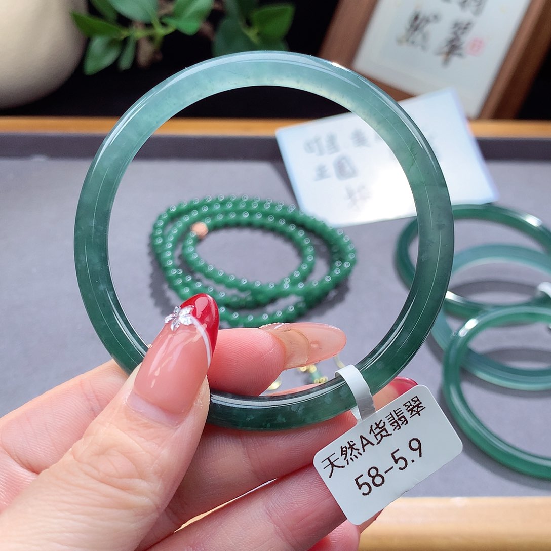 翡翠手镯（圆镯）未镶嵌