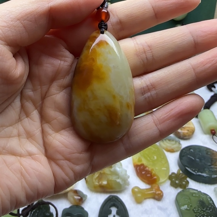 夜***神透闪石-蛇纹石玉未镶嵌颈饰