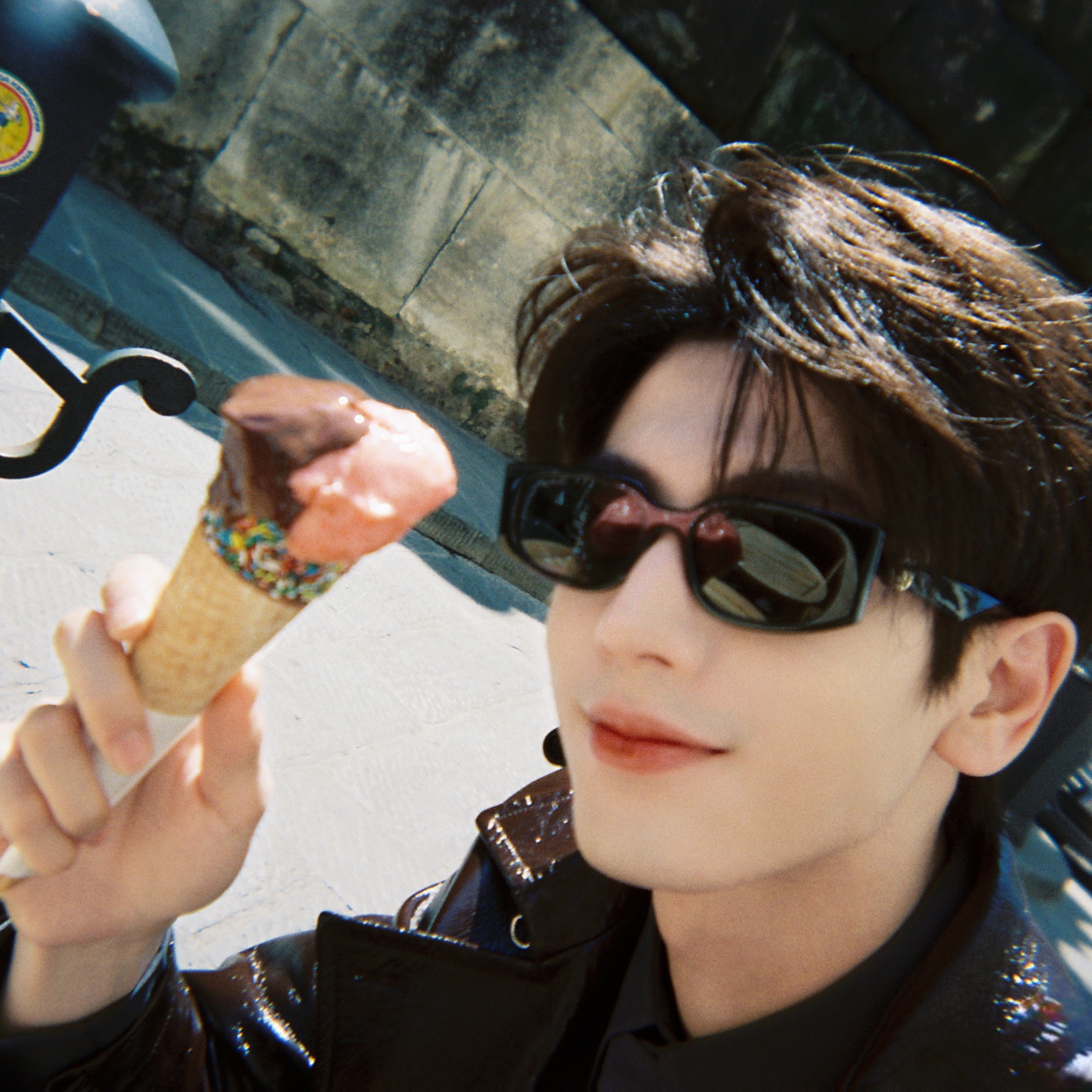 张凌赫小卡官卡对对碰杂志小卡代言卡手写卡