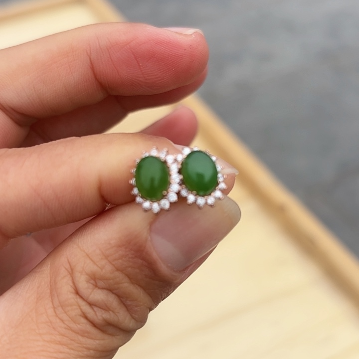 银S925镶嵌和田玉（碧玉）耳钉