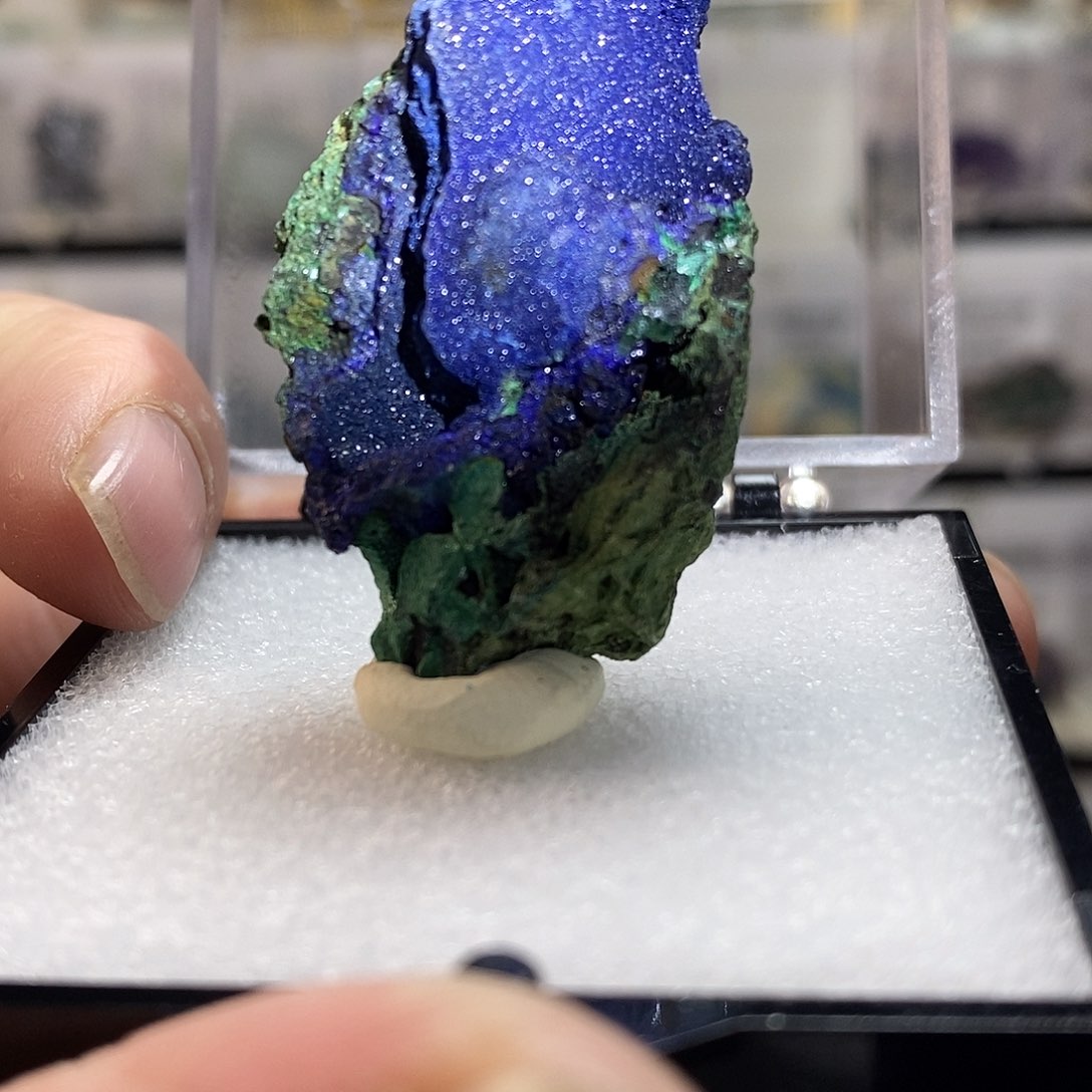 紫砂安徽细闪蓝铜矿