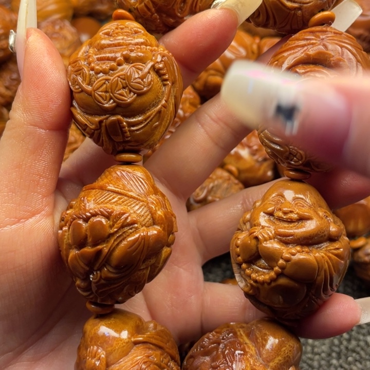 橄榄核吊坠时**转橄榄核