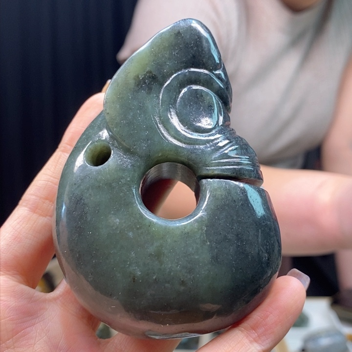 岫岩河磨玉（透闪石质玉）颈饰未镶嵌