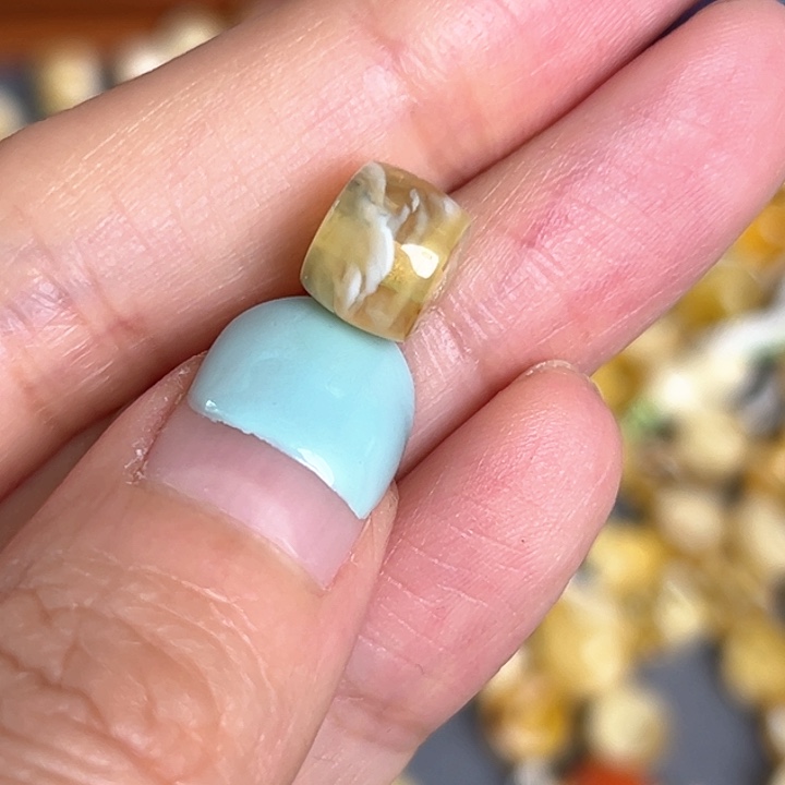 未镶嵌蜜蜡裸石8.5mm一个