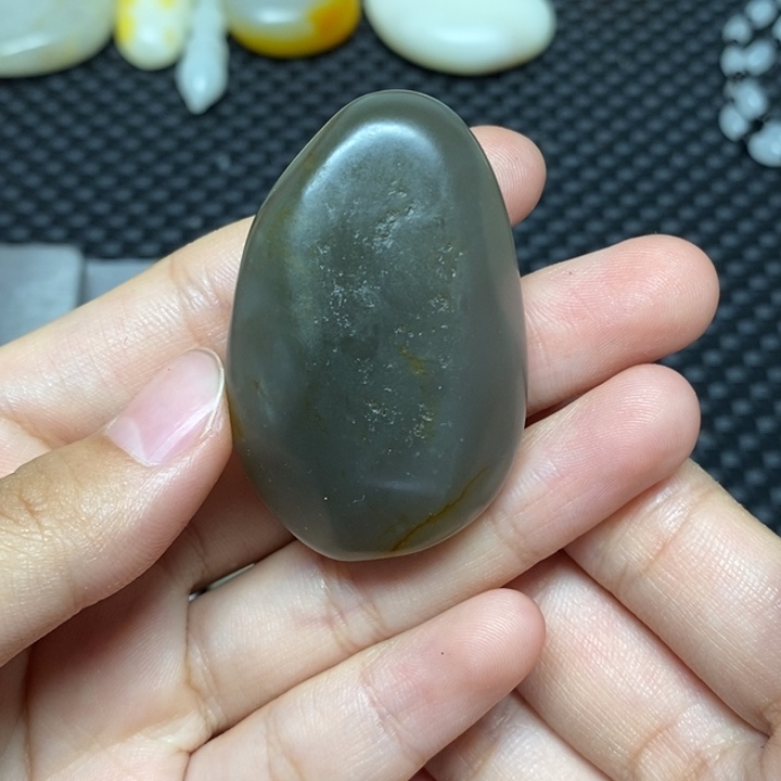 和田玉未镶嵌把件