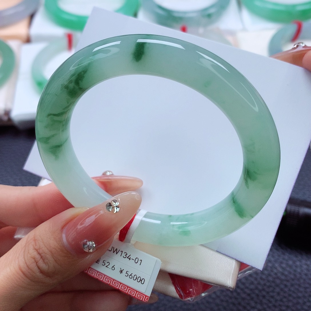 翡翠手镯未镶嵌52.53.54冰胶芙蓉绿飘花