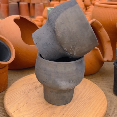 红陶口12.5高13两个黑陶微瑕