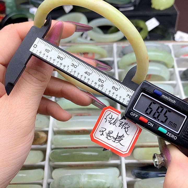 蛇纹石玉手镯未镶嵌488