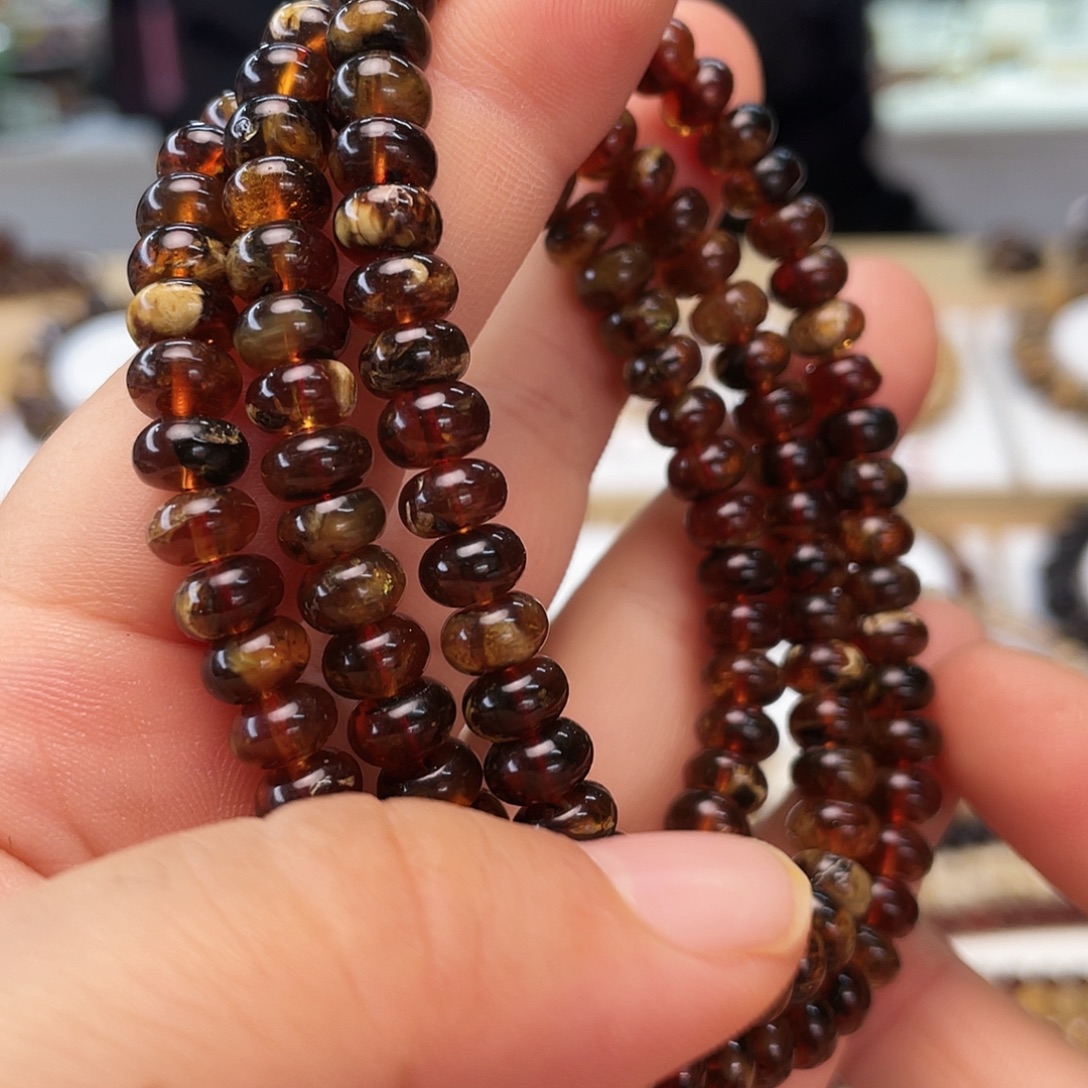 琥珀未镶嵌裸石七