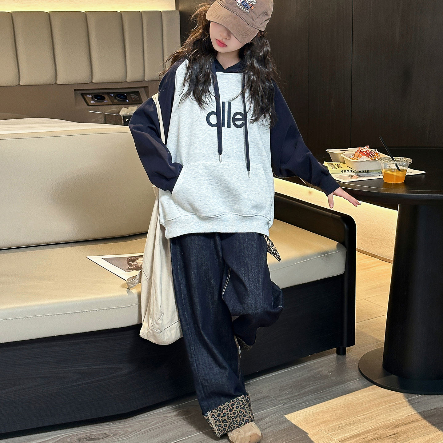 【涵妈推荐】女大童秋款初中生休闲字母连帽卫衣豹纹牛仔裤两件套秋
