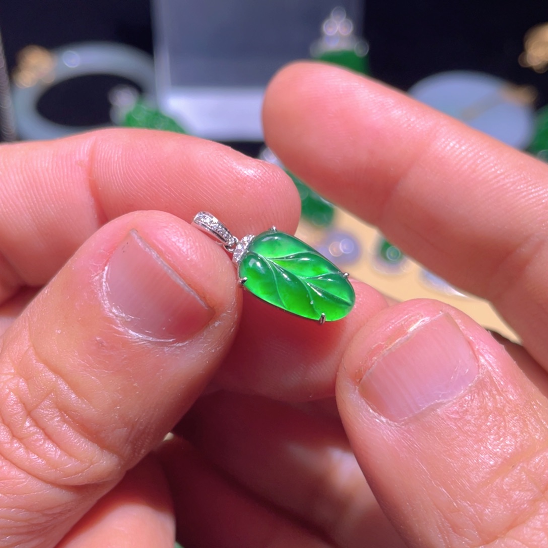 翡翠颈饰18K金镶嵌翡翠