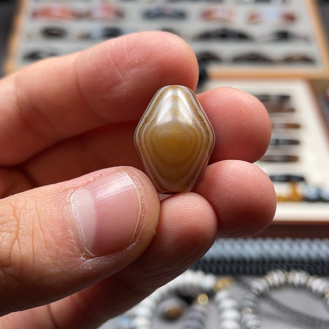 玛瑙/玉髓配饰未镶嵌福**途