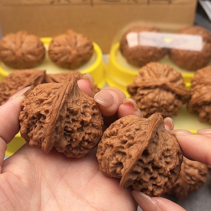 文玩核桃把件42满天星。尖磕