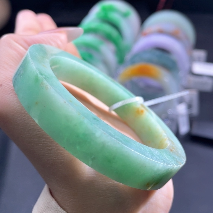 未镶嵌手镯定制翡翠