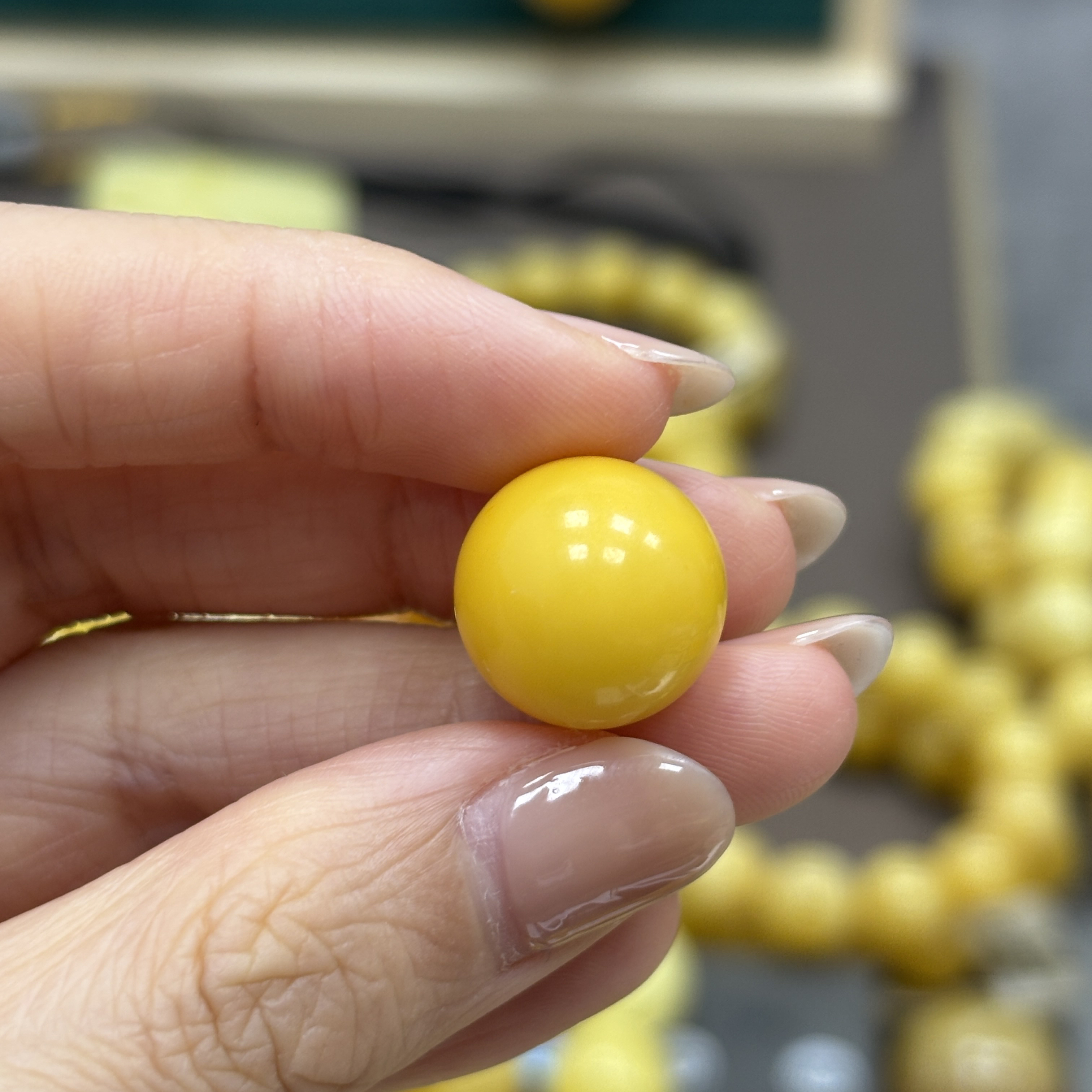14.8mm带皮色· 小妖珠宝天然原矿琥珀蜜蜡