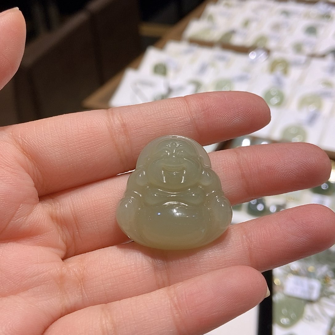 颈饰未镶嵌和田玉花*?