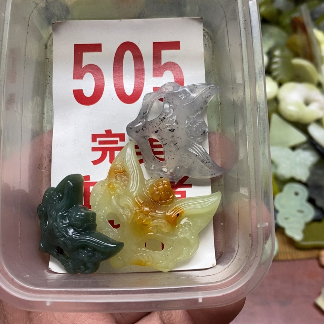 蛇纹石玉挂坠未镶嵌