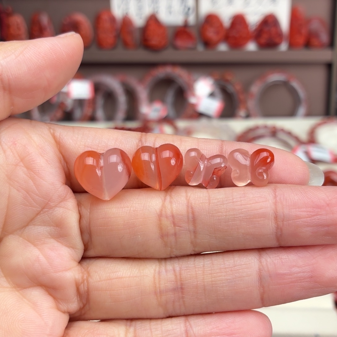 月***液南红玛瑙未镶嵌颈饰2个