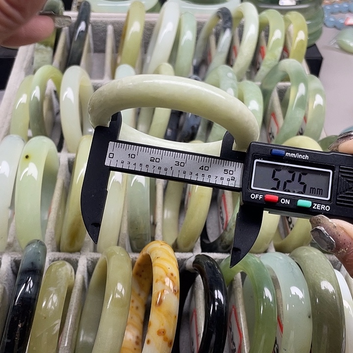 蛇纹石玉未镶嵌手镯208