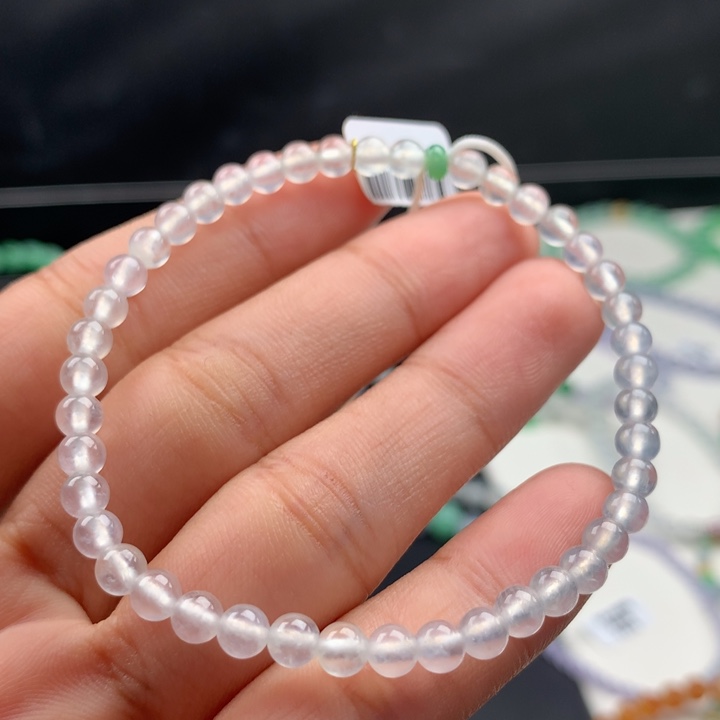 翡翠手镯未镶嵌肖***?卡