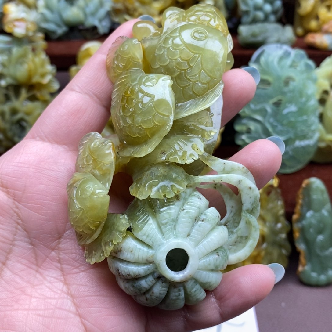 蛇纹石玉颈饰未镶嵌鱼篓