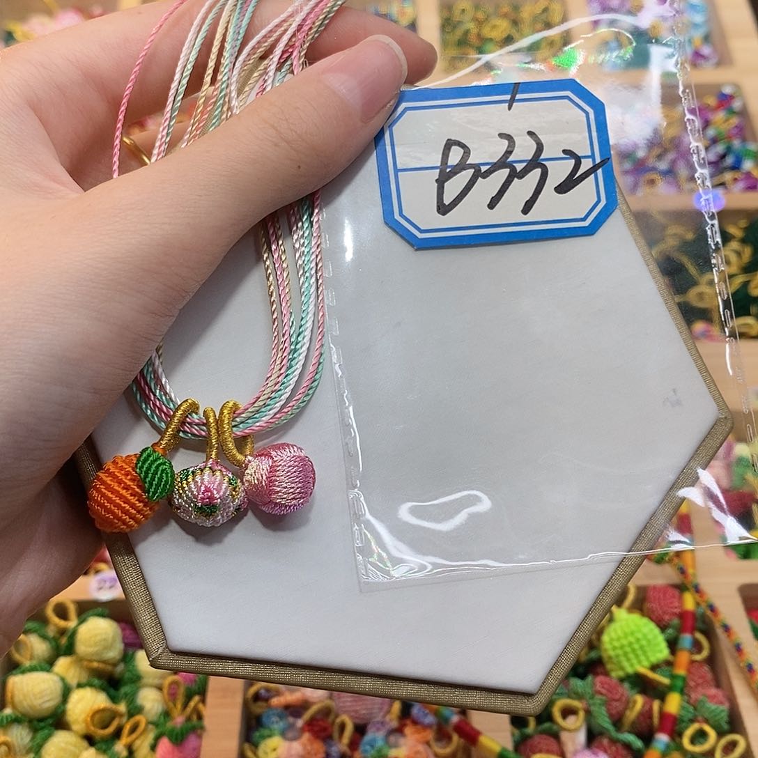 布艺非金属设计款手绳