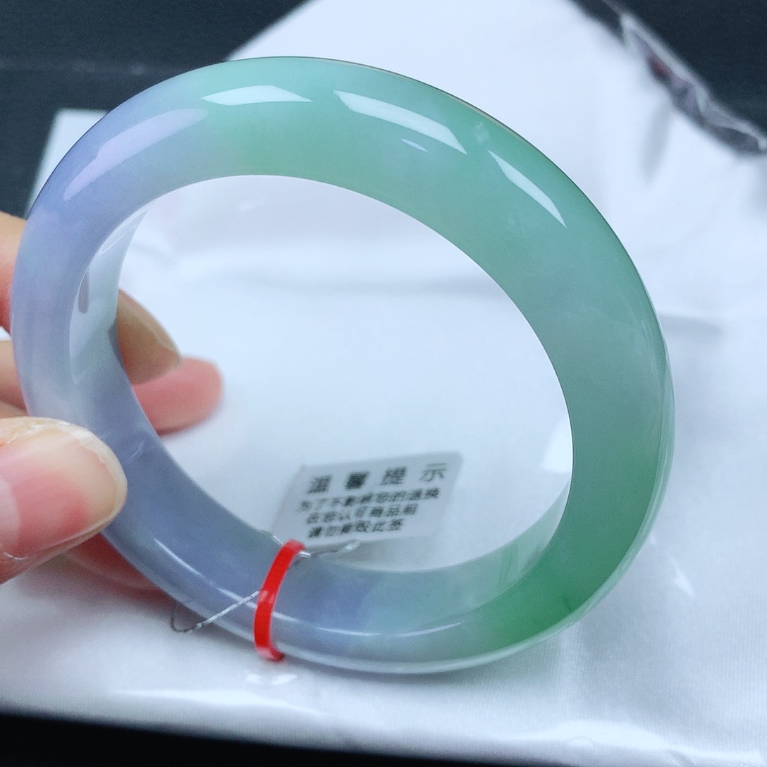 翡翠手镯未镶嵌54圈