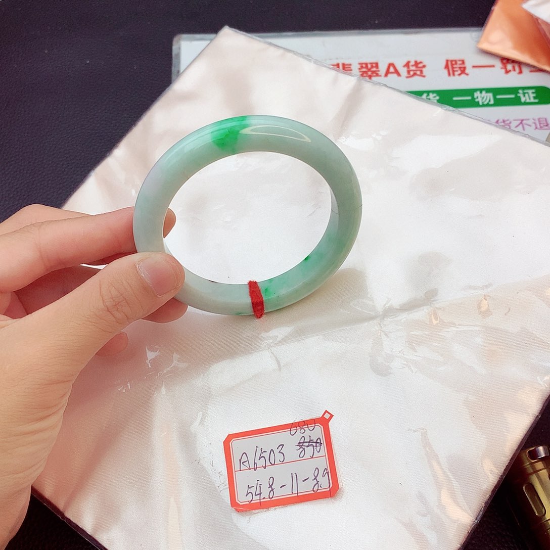 翡翠手镯未镶嵌翡翠