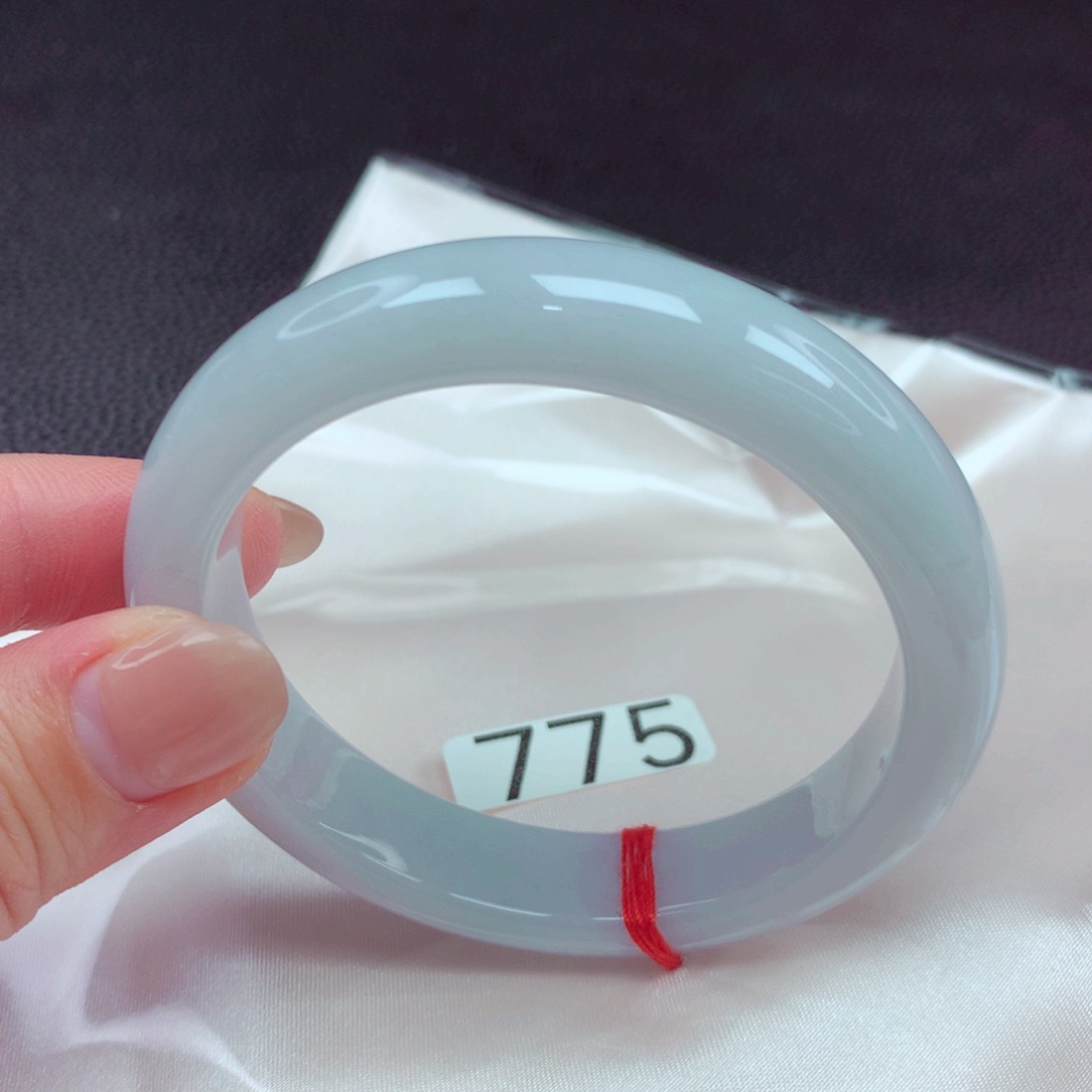 翡翠手镯未镶嵌手镯88