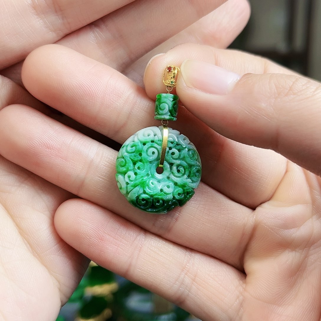 翡翠颈饰18K金镶嵌吊坠