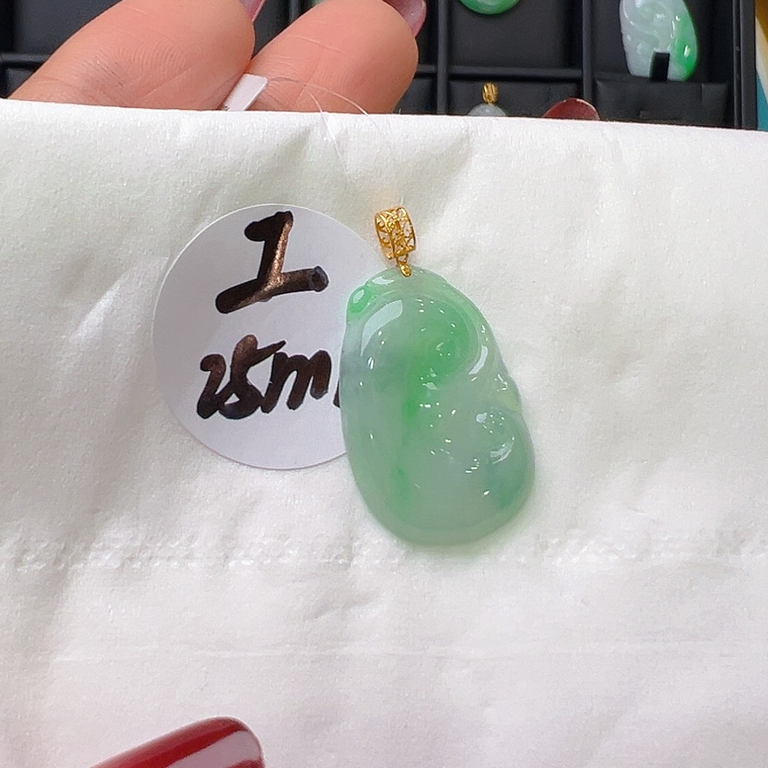 翡翠18K金镶嵌颈饰