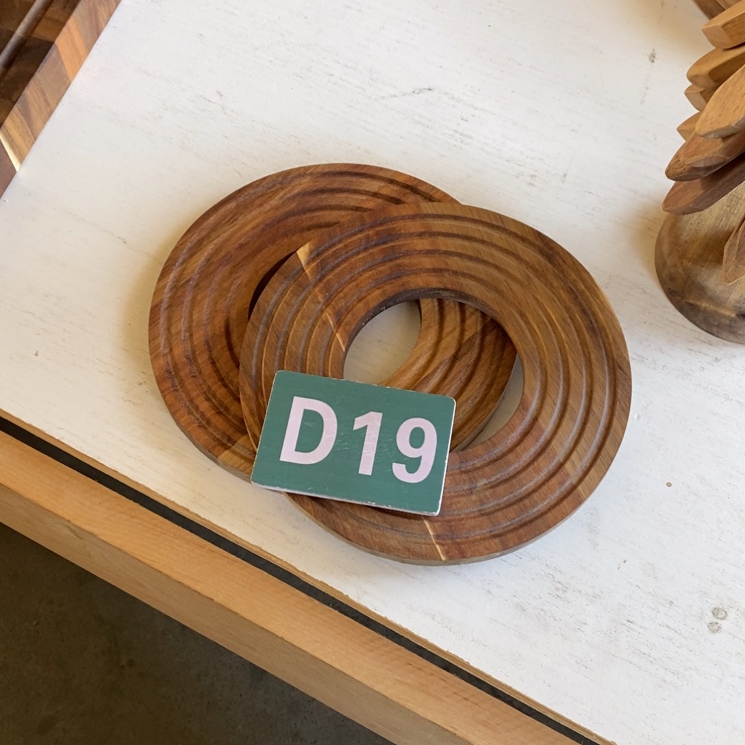 邱***花编号D19发2个垫子