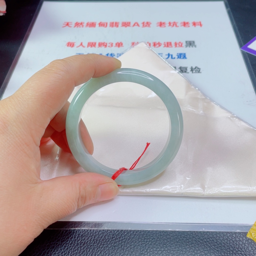 翡翠手镯未镶嵌水*