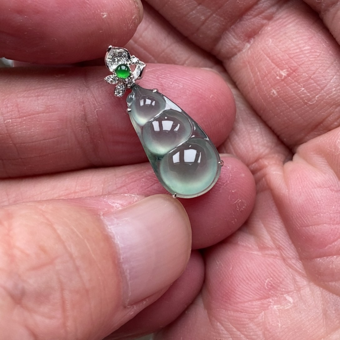 翡翠18K金镶嵌颈饰豆子