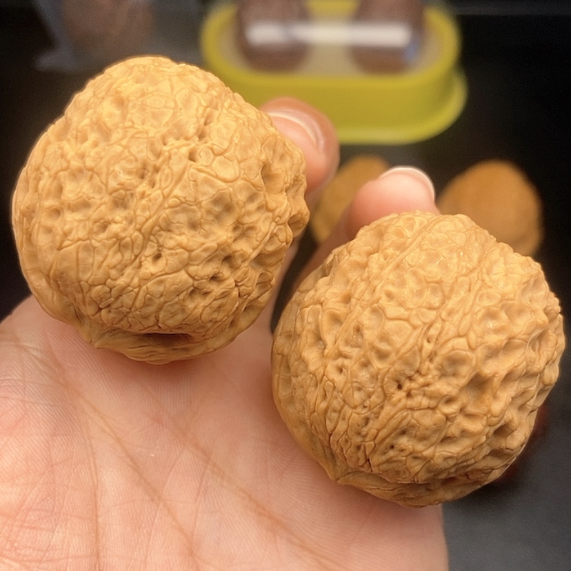 【闪购商品】把件文玩核桃42尺牡丹绣球57.3克