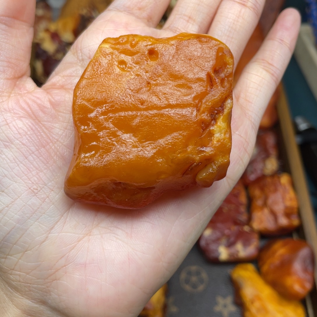 琥珀未镶嵌珠宝奇石