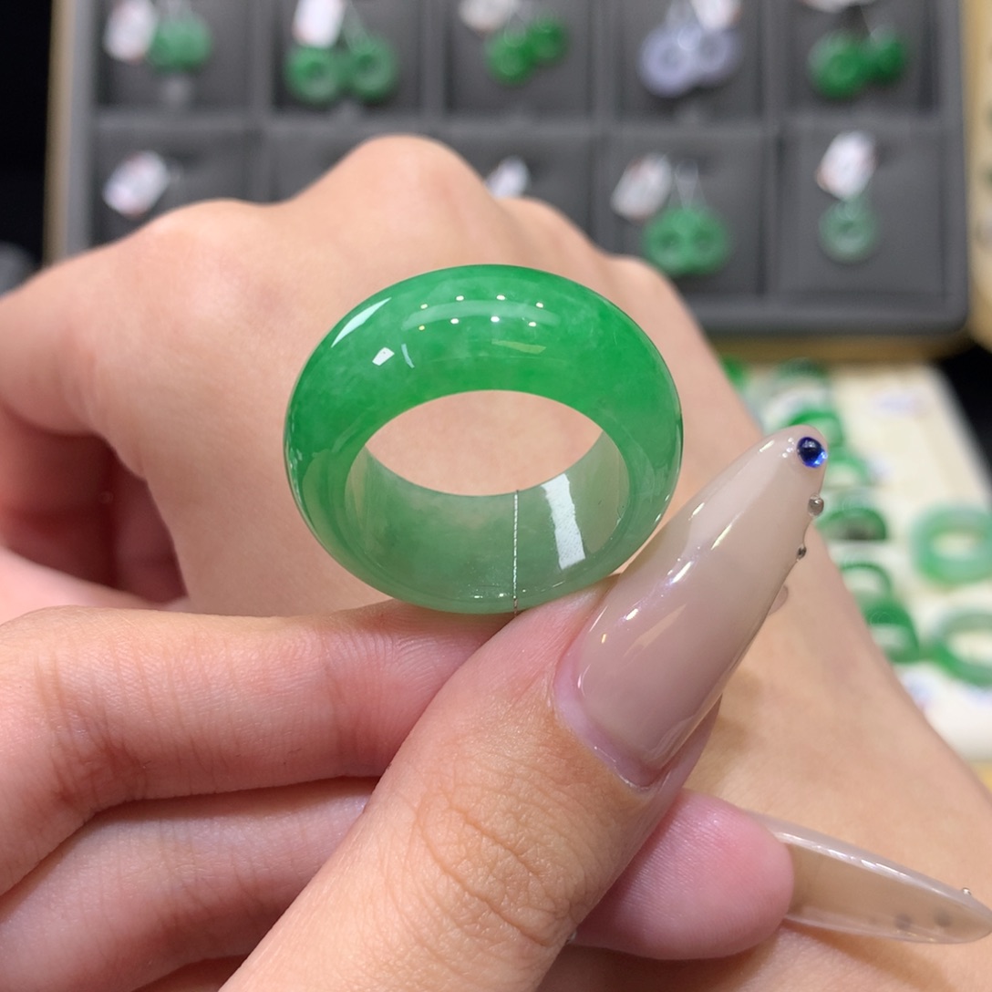 翡翠戒指未镶嵌L*21轮胎