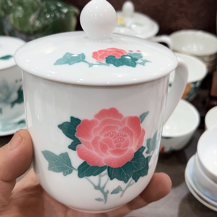 釉下五彩的瓷器和，