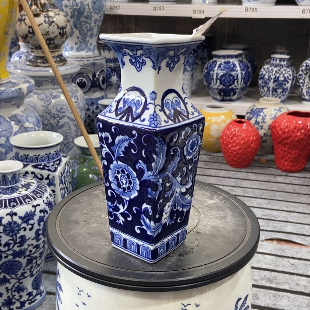 摆件花瓶手绘釉下彩