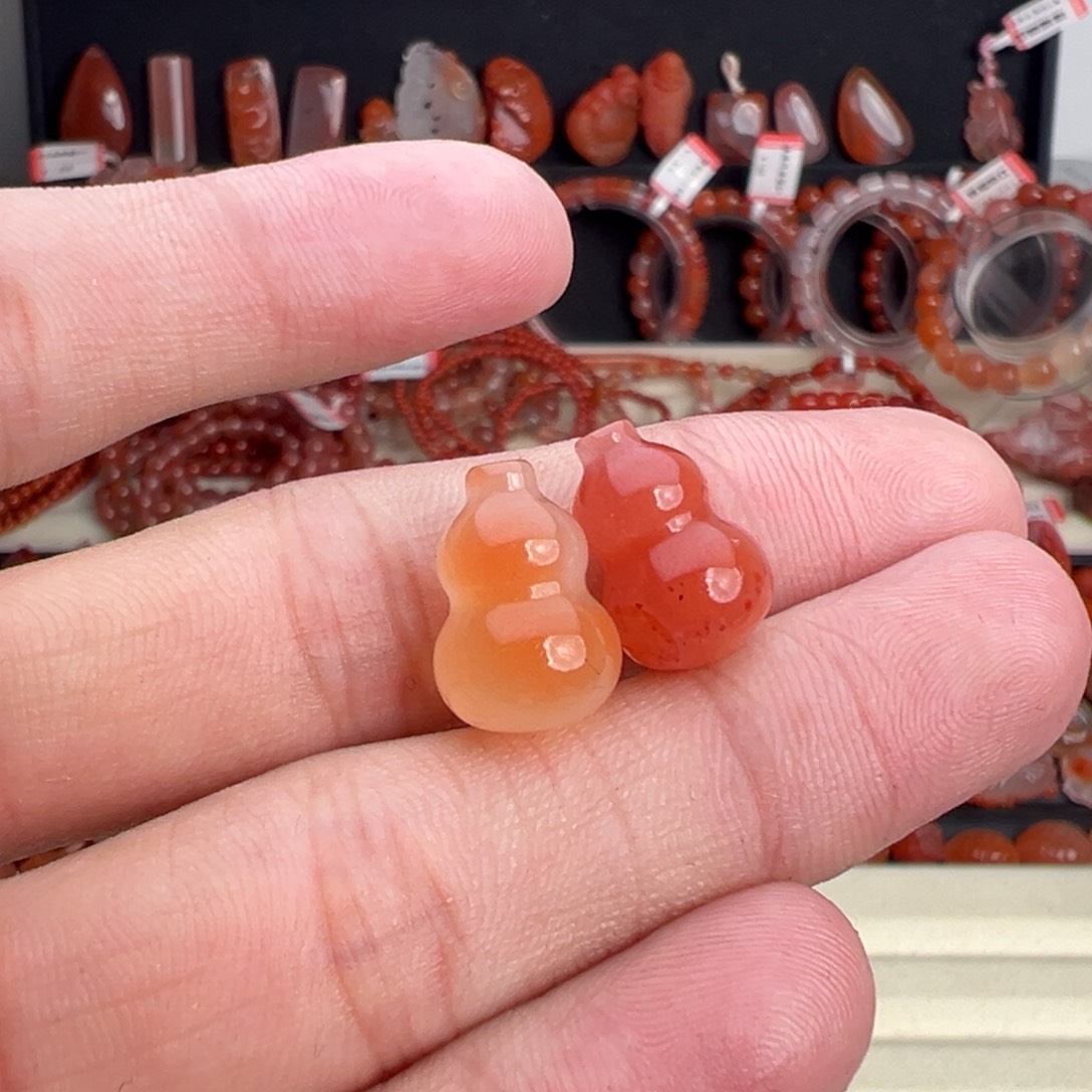 七***灯南红玛瑙未镶嵌颈饰两颗