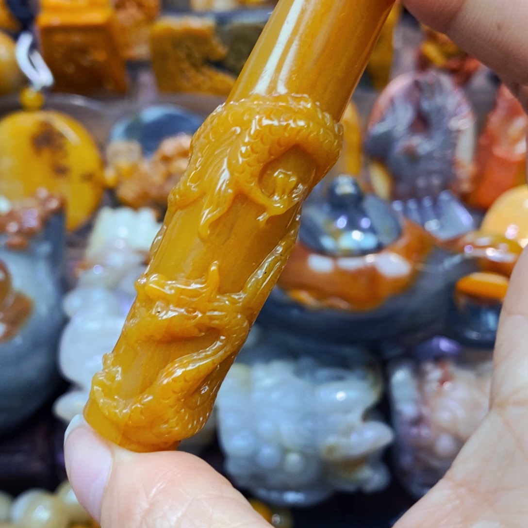 未镶嵌石英质玉（黄龙玉）项链