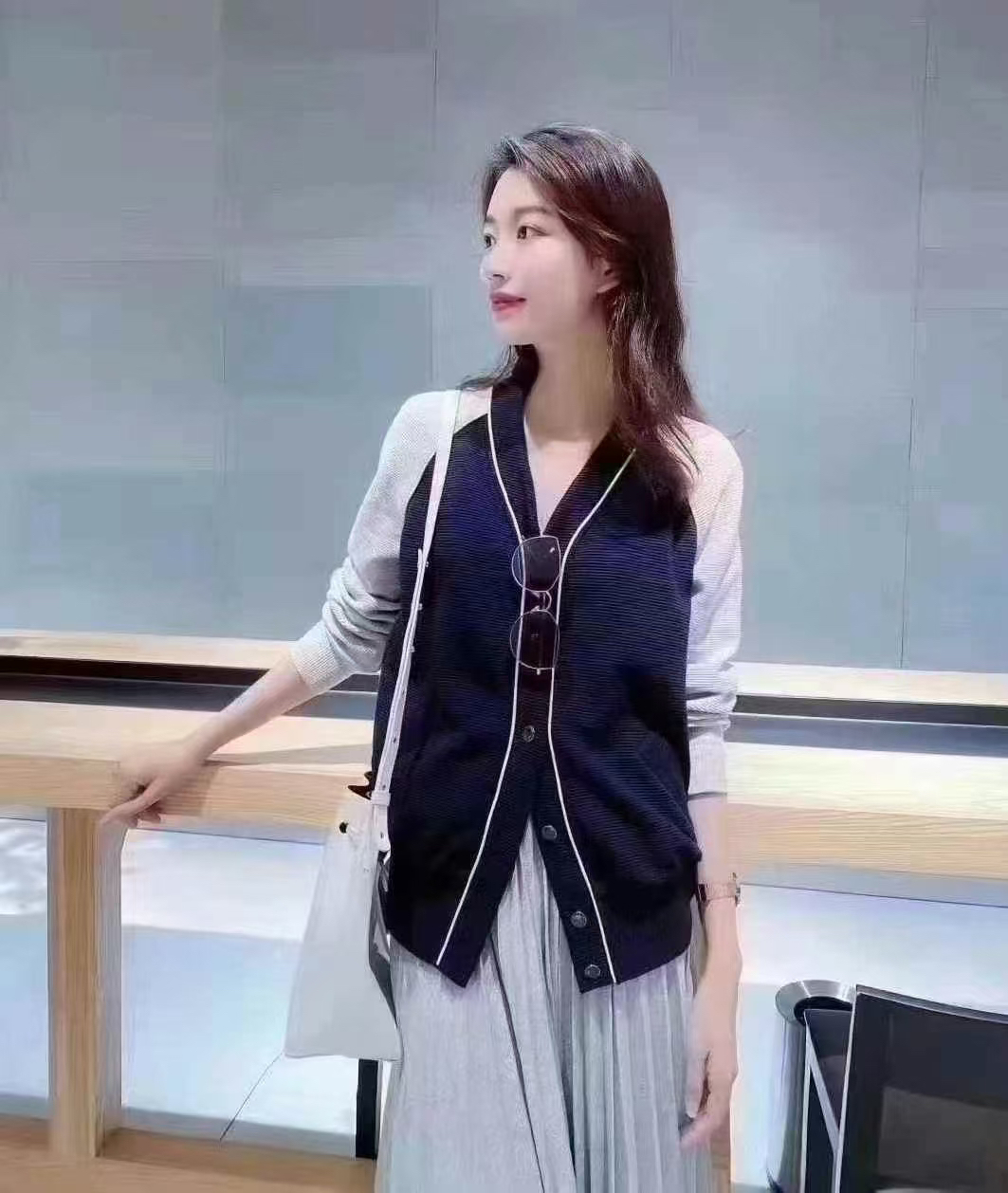 （不退换）1400249蓝色拼白色菱格纹棒球开衫