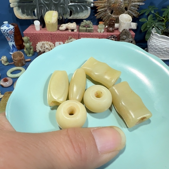 透闪石质玉未镶嵌挂件