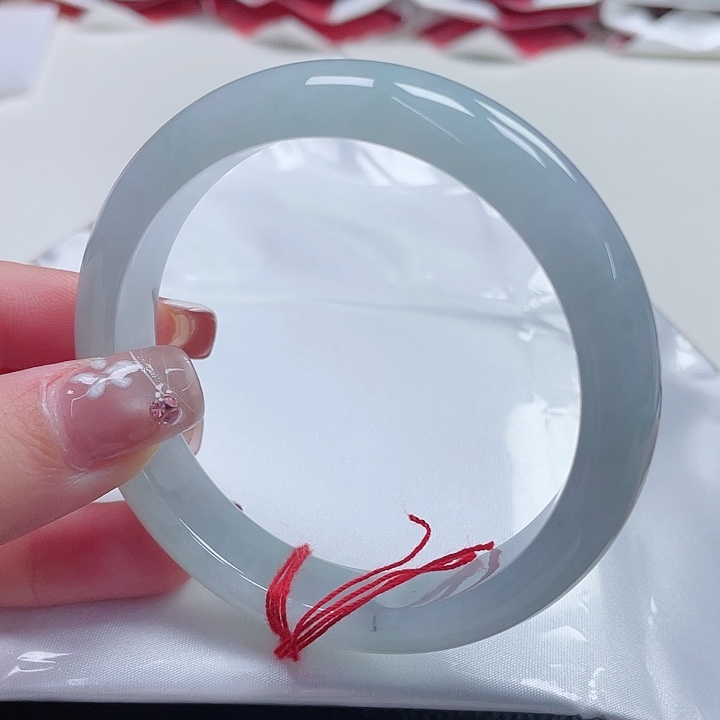 翡翠手镯未镶嵌缅甸