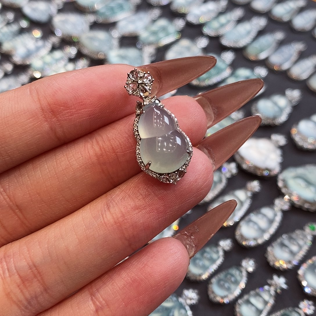 翡翠吊坠(不含链)18K金镶嵌