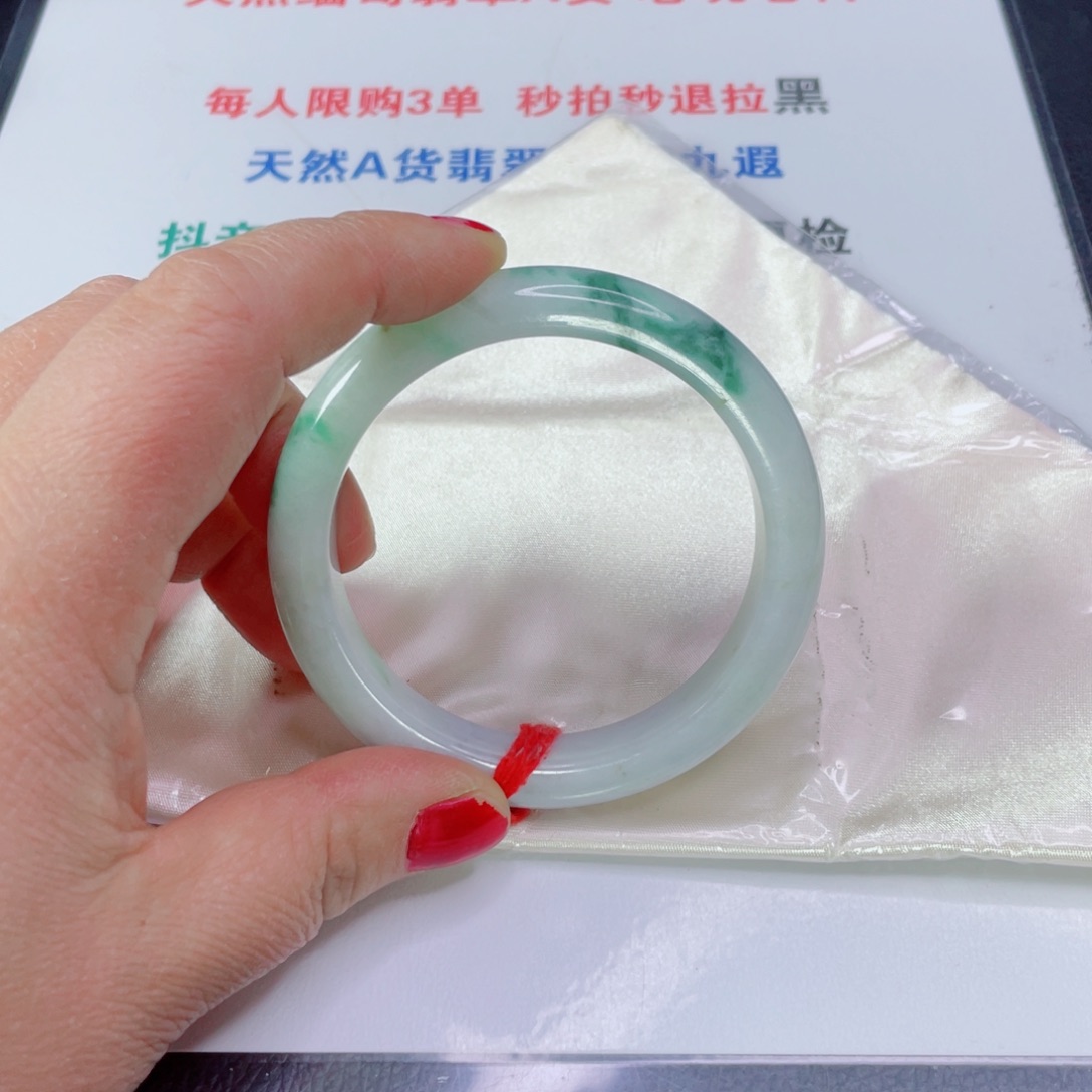 翡翠手镯未镶嵌八****发