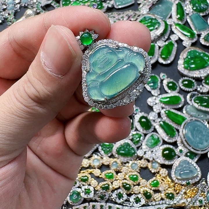 翡翠颈饰未镶嵌天然A货翡翠放漏